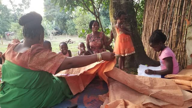 Teaching bark-cloth technique beside the fire
